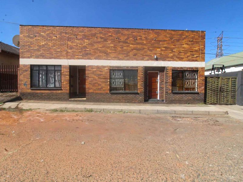 4Units For Sale in Newclare - Photo 2