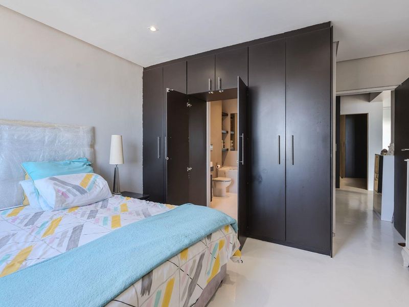 PRIME BANTRY BAY APARTMENT – OPPOSITE SAUNDERS ROCKS - Photo 8