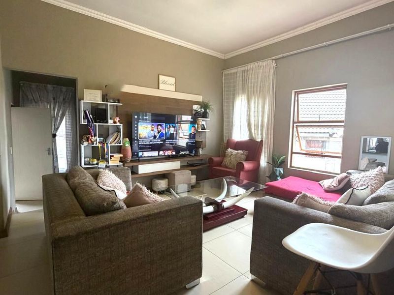 Spacious, Stylish & Designed for Living – Your Dream Home Awaits - Photo 2