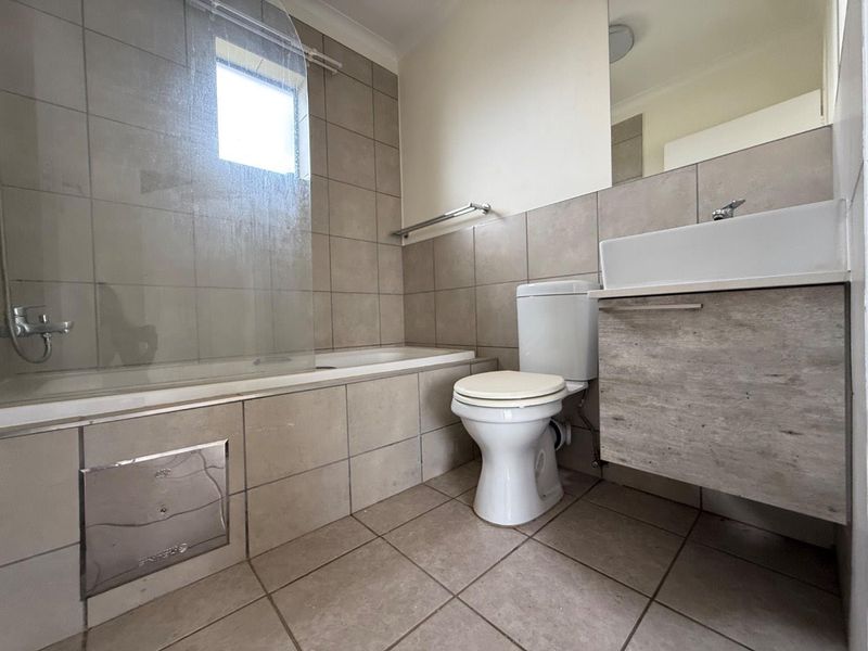 Chic Third-Floor Gem: Perfect for First-Time Buyers & Investors - Photo 7