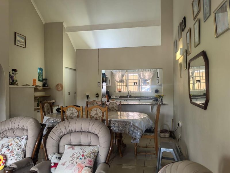 Charming Malvern Home with Balcony &amp; Modern Kitchen! - Photo 6