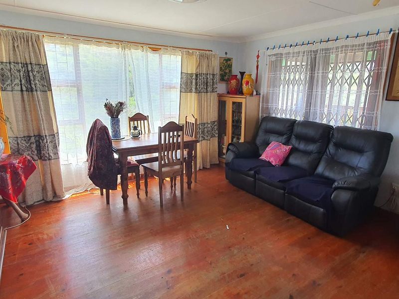 Charming 2-Bedroom Residence with Separate Flatlet and Stunning Valley Views - Photo 3