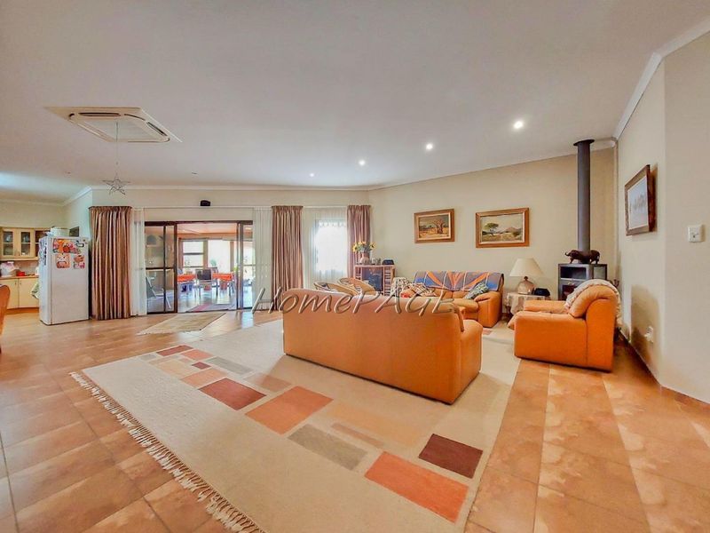 Omaruru:  Riverside Home with 2 flats is for Sale - Photo 9