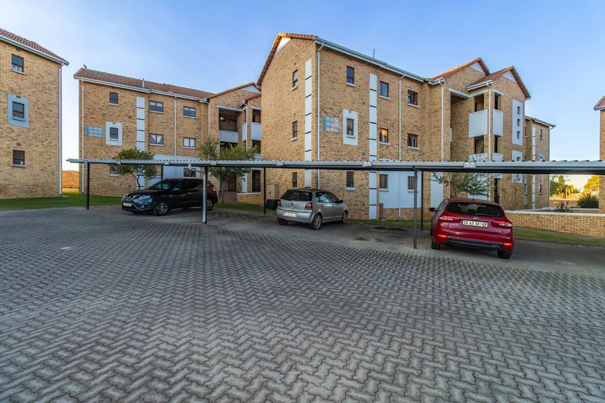 Prime Randpark Ridge: Modern Comfort Meets Convenience! - Photo 3