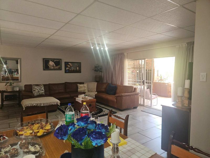 Charming Face-Brick Family Home with Modern Amenities and Exceptional Security - Photo 4