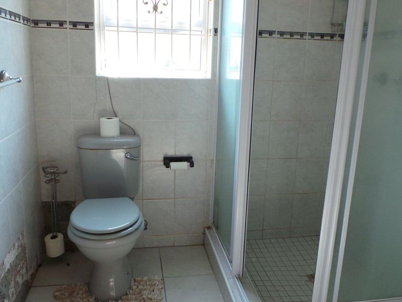 A True spacious low maintenance Family home close to schools perfect for the large family! - Photo 10
