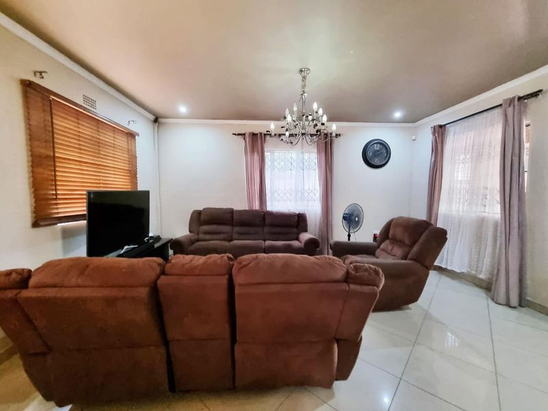 Welcome to Your Dream Family Home in Rainham, Phoenix! - Photo 7