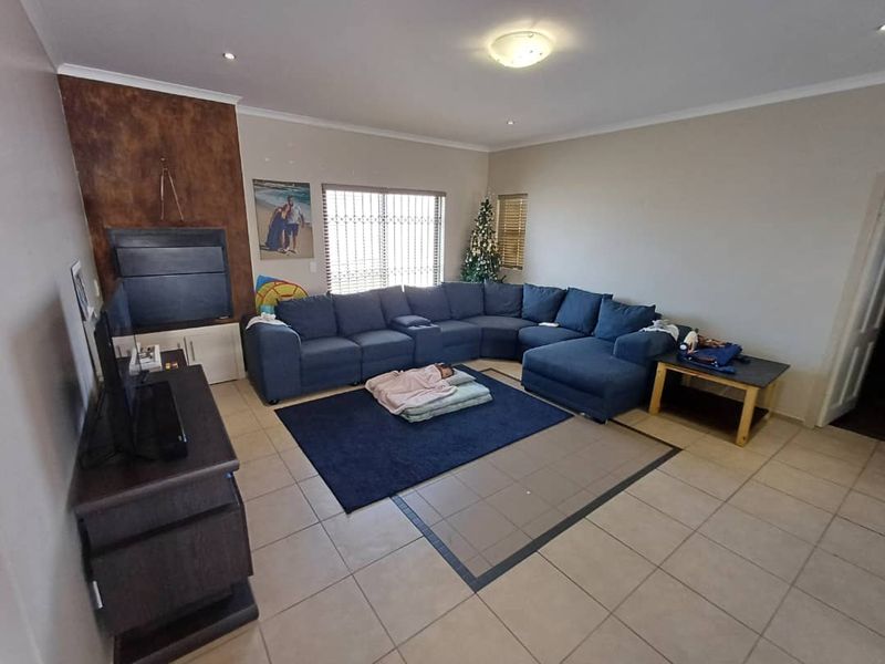 Popular townhouse complex in a sought after area - Photo 10