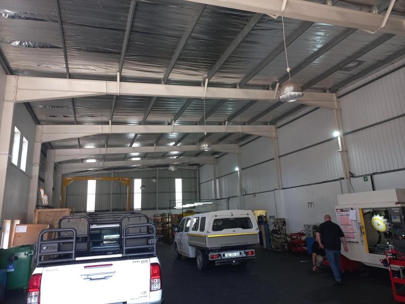 Free standing warehouse / operations premises, available immediately! - Photo 4