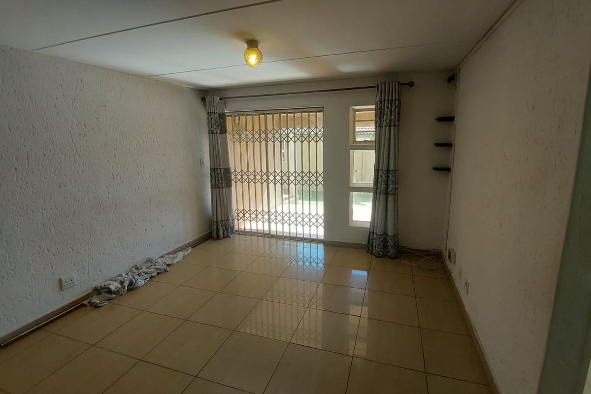 Charming Ground-Floor Unit: Comfort Meets Style! - Photo 4