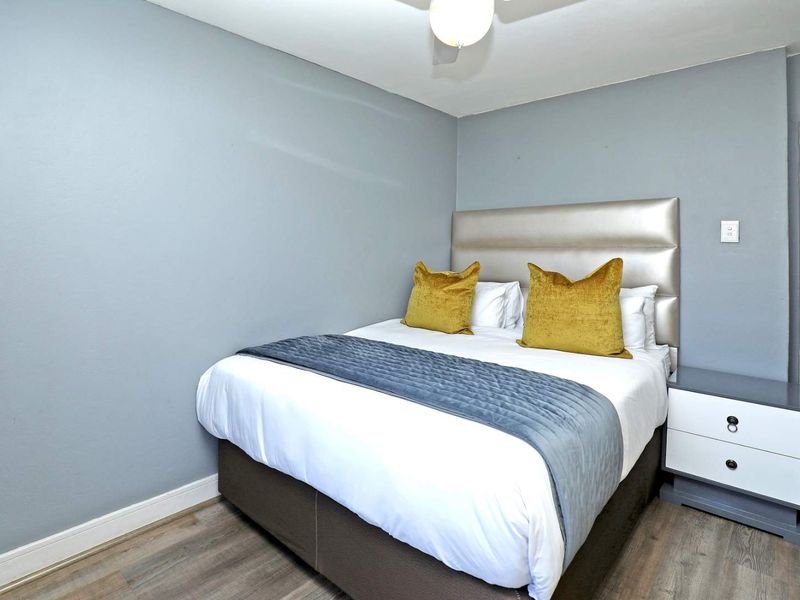 Stylish and Secure 2 bedroom Furnished apartment at The Cube Rivonia! - Photo 8