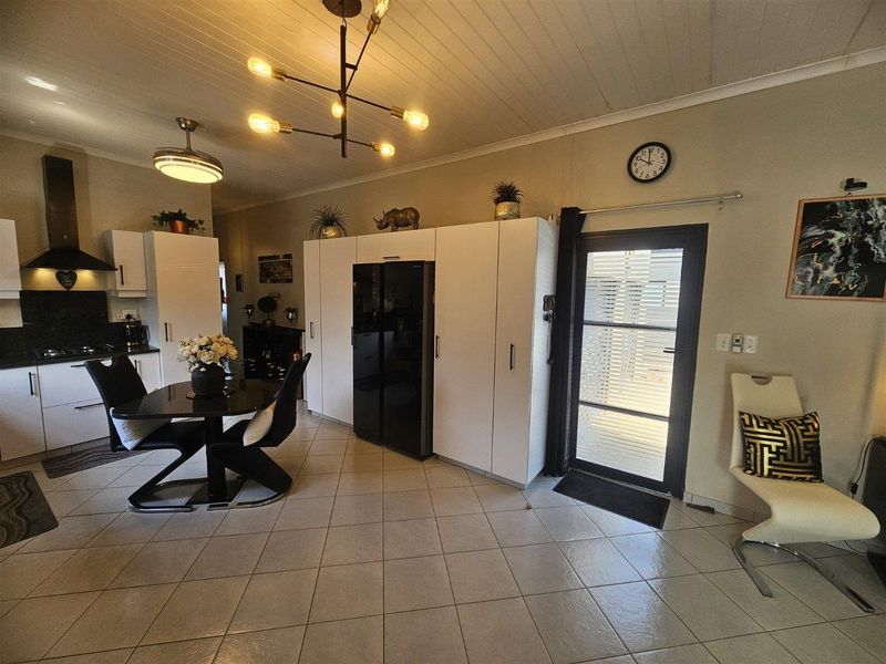 Charming 2-Bedroom Home in Zandspruit Valley - Photo 7