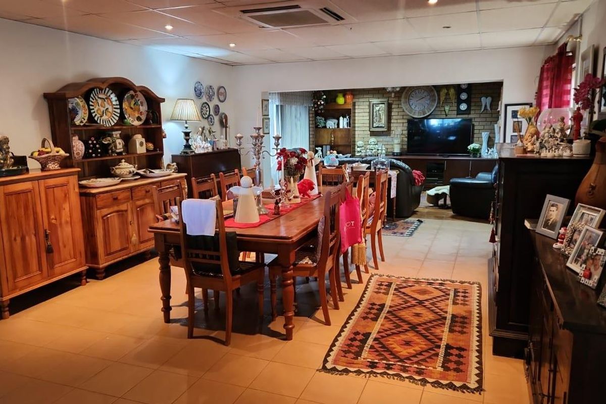 Spacious Double Storey Family Home  in De Tijger. - Photo 3