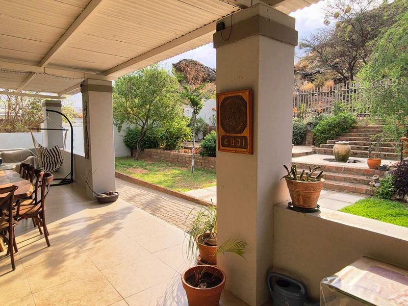 2-Bedroom Gem with Mountain Views for sale in Elisenheim, Windhoek! - Photo 2