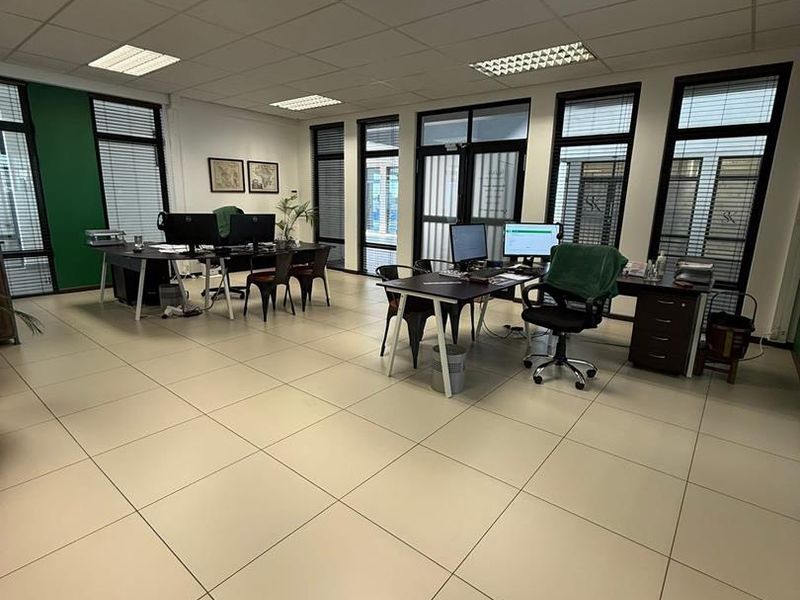 Central- For Sale- N$2 600 000 - Photo 7