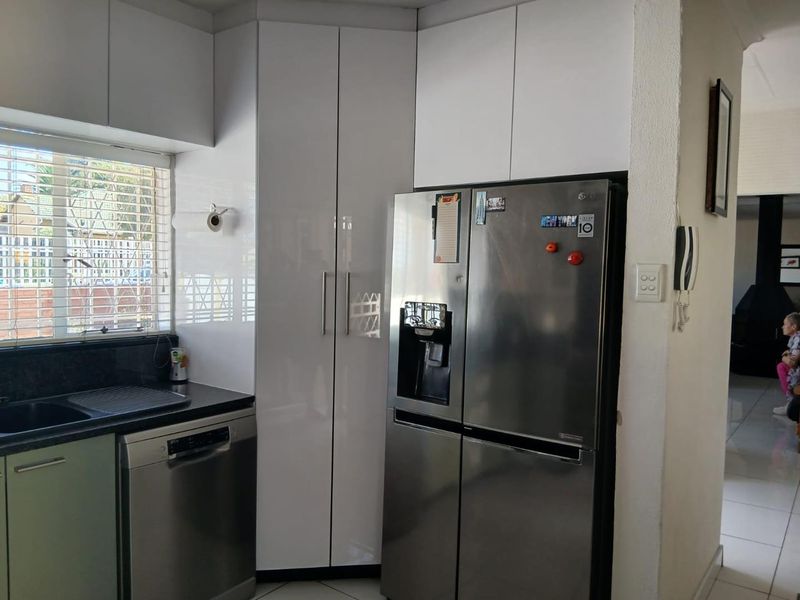 Lovely Family Home with Flat for sale - Photo 9