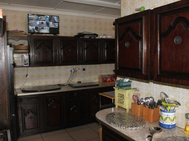 LUCRATIVE GUEST HOUSE - Photo 10