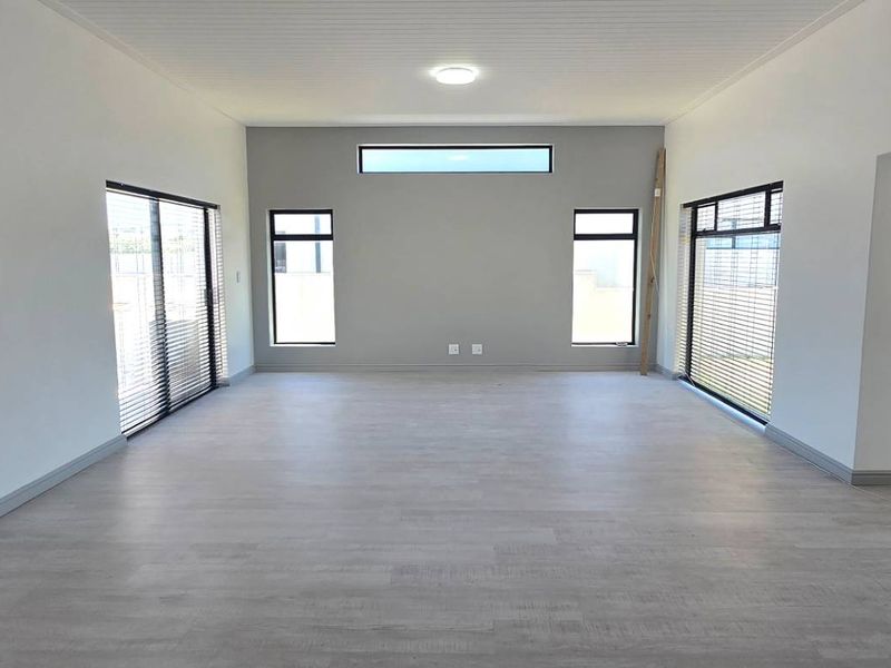 Brand New 5-Bedroom Coastal Home Just 150m from the Beach – No Transfer Duty! - Photo 7