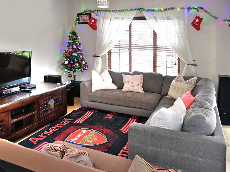 Three Bedroom Family Home in Excellent Waterford View Estate - Photo 8