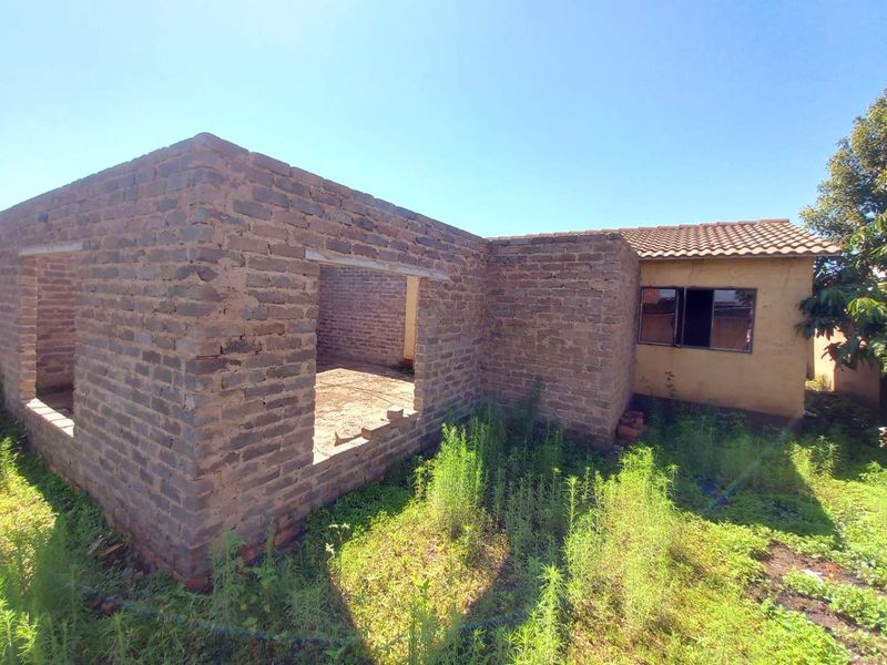 Two Bedrooms house for sale in Soshanguve South Ext 10 - Photo 9
