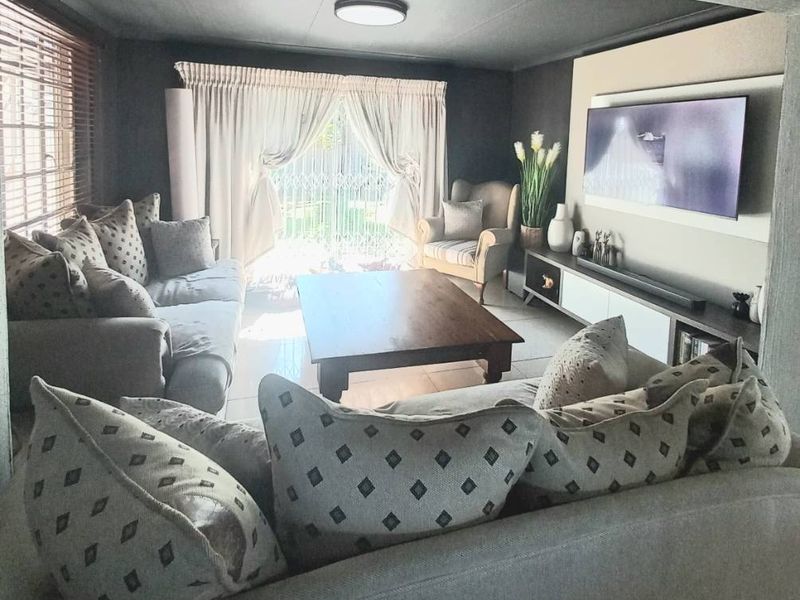 Move-in ready Home - Photo 6