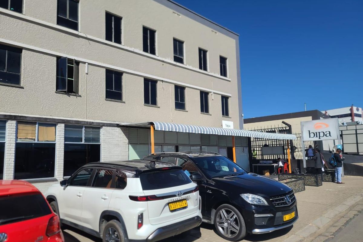 Office to let Northern Industrial - Photo 2