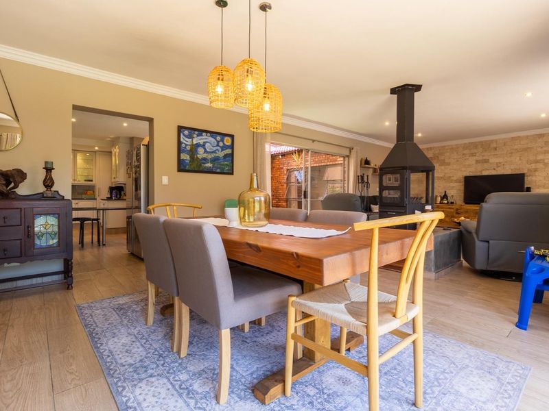 Immaculate four bedroom home with all the bells and whistles - Rooihuiskraal - Photo 7