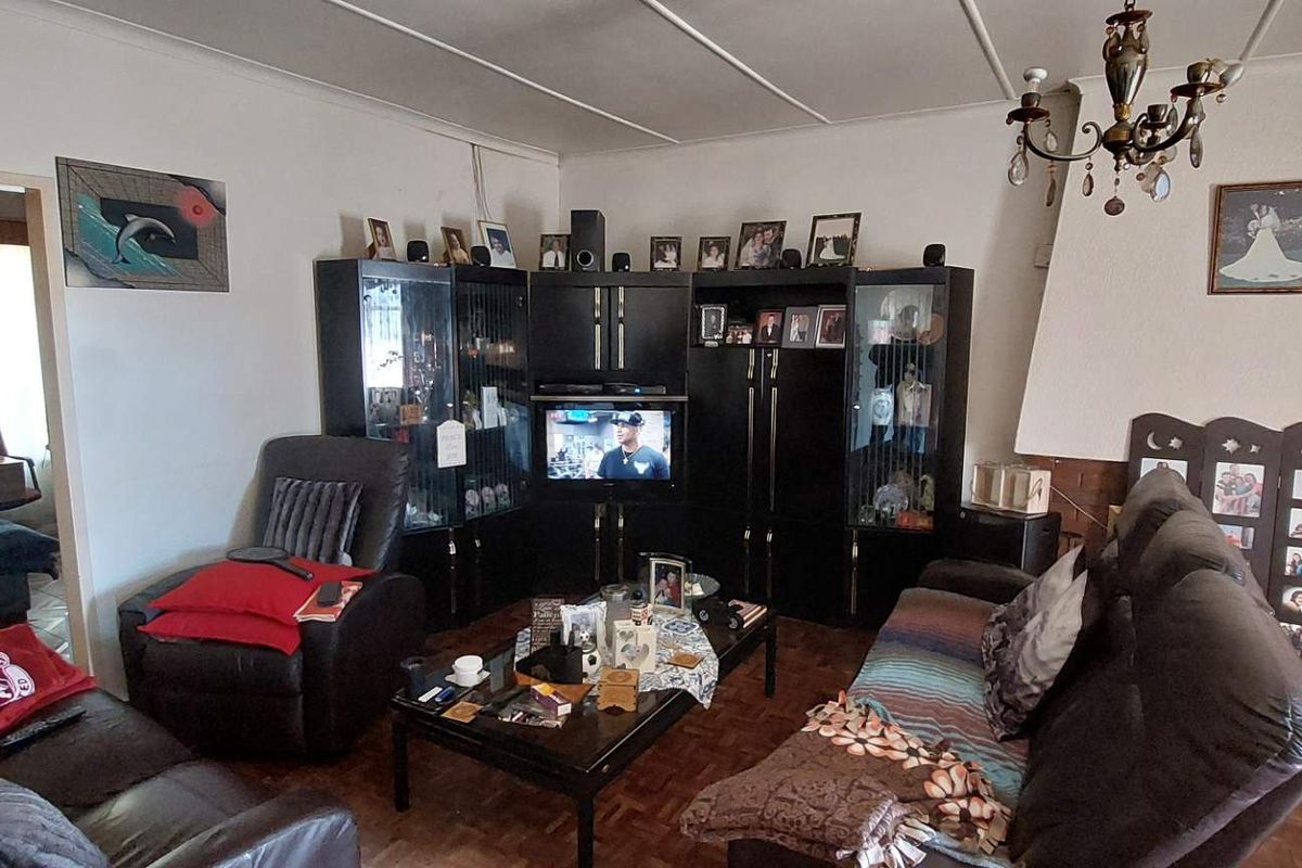 Charming Old-Style Home Space and Comfort. - Photo 3