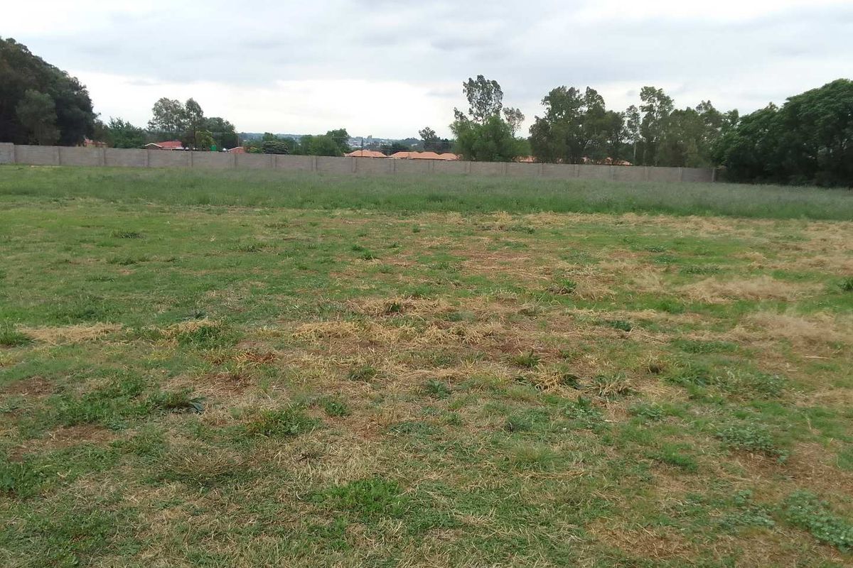 Land available for sub division - Photo 3