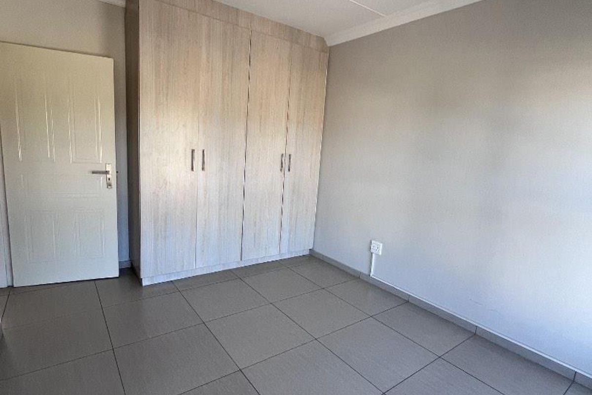 FOR SALE | LE MONT COMPLEX, Avis, Windhoek 2 Bedroom | 2 Bathroom Duplex | N$2,350,000 - Photo 4