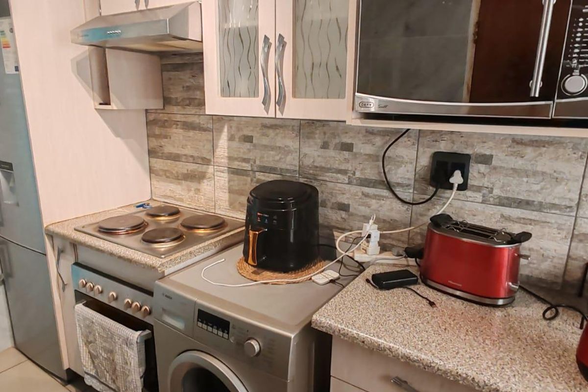 2 Bedroom House for sale - Photo 3