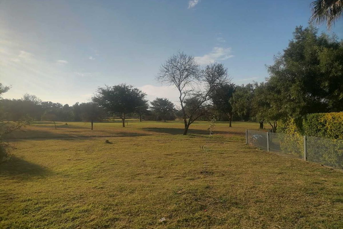 **Discover Your Dream Location at Thornbrook Golf Estate** - Photo 2
