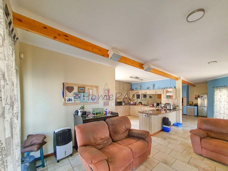 Ext 10, Henties Bay:  4 Bedr Family home in Established area is for Sale - Photo 10