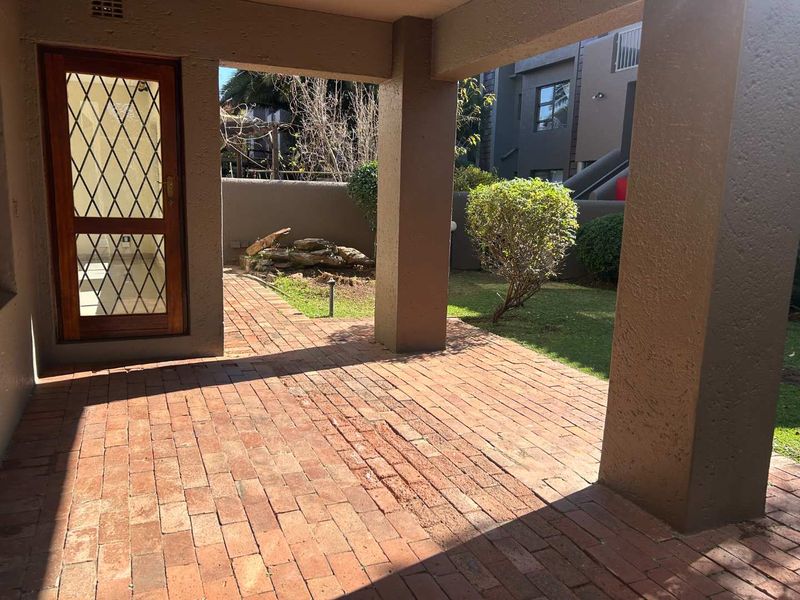 Perfectly located ground floor unit. - Photo 5