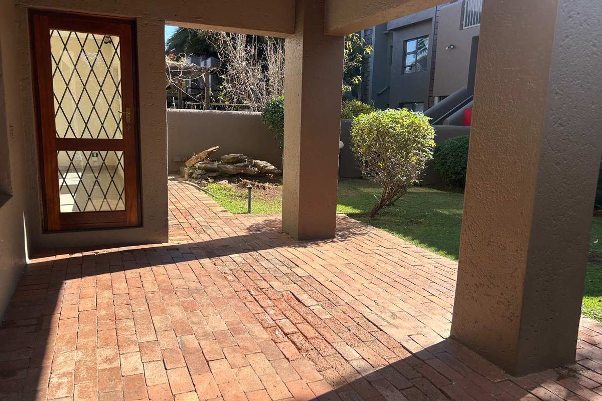 Perfectly located ground floor unit. - Photo 5