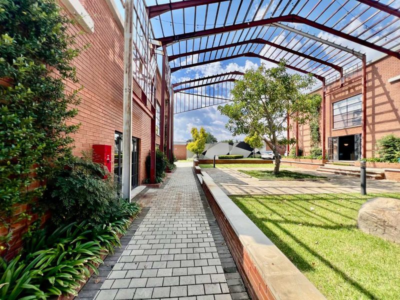 Versatile 71m2 Commercial Unit in Heart of Halfway House! - Photo 9