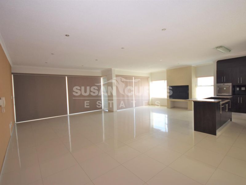 3 Bedroom Penthouse - Photo 2