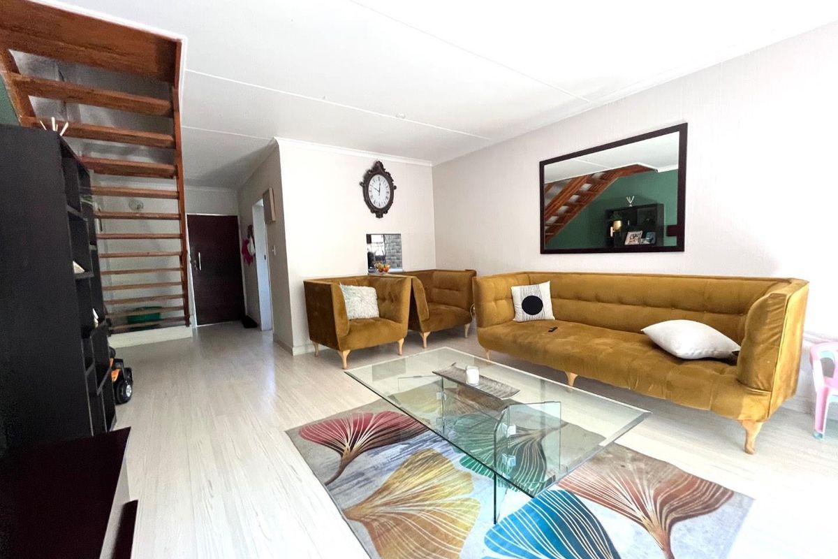 Modern 1st Floor Duplex with Open Garden - Photo 2