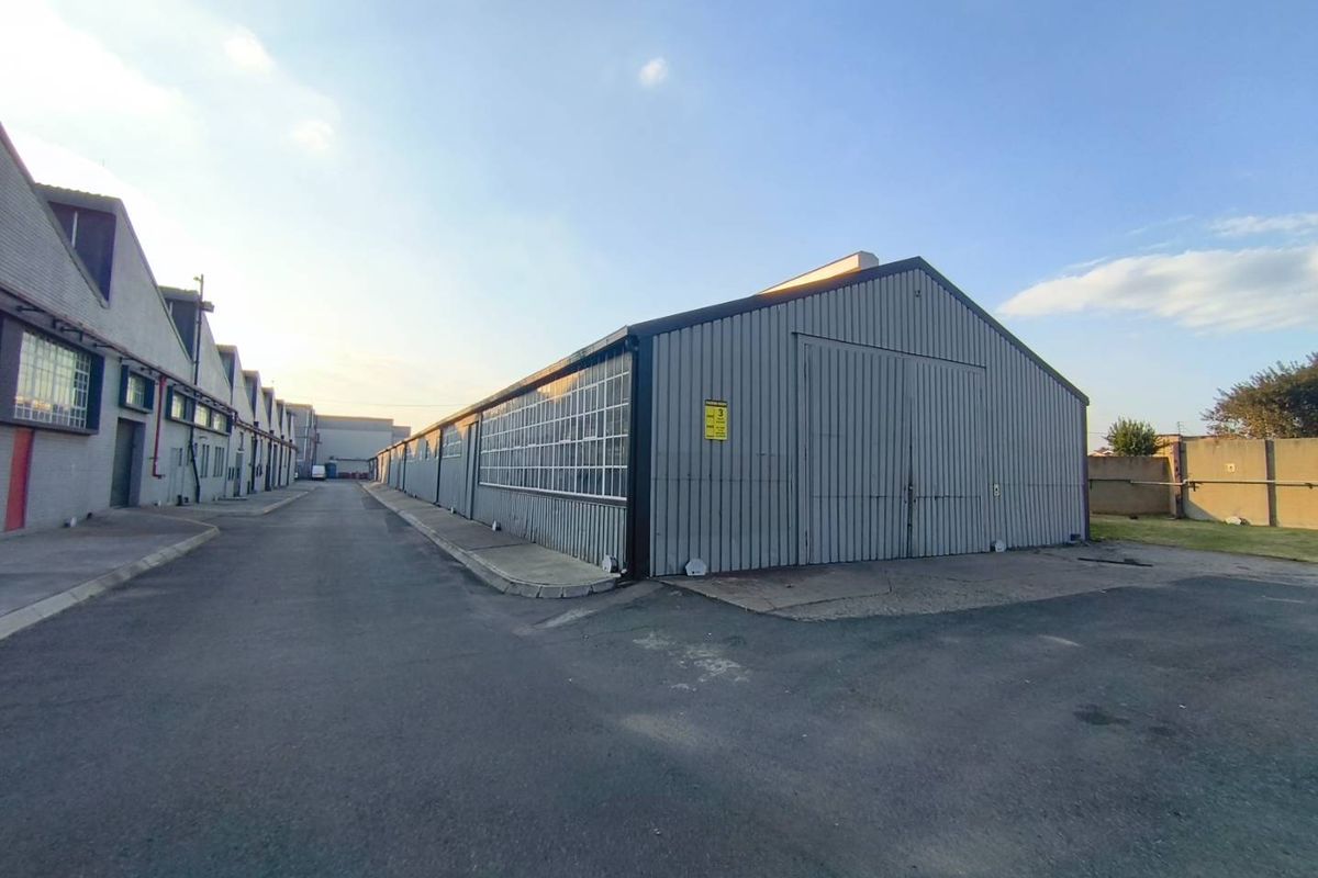 1,025m2 Warehouse To Let in Benoni - Photo 2