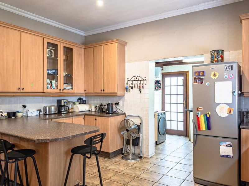 FOUR BEDROOM HOUSE FOR SALE IN EASTWOOD, ARCADIA - Photo 7