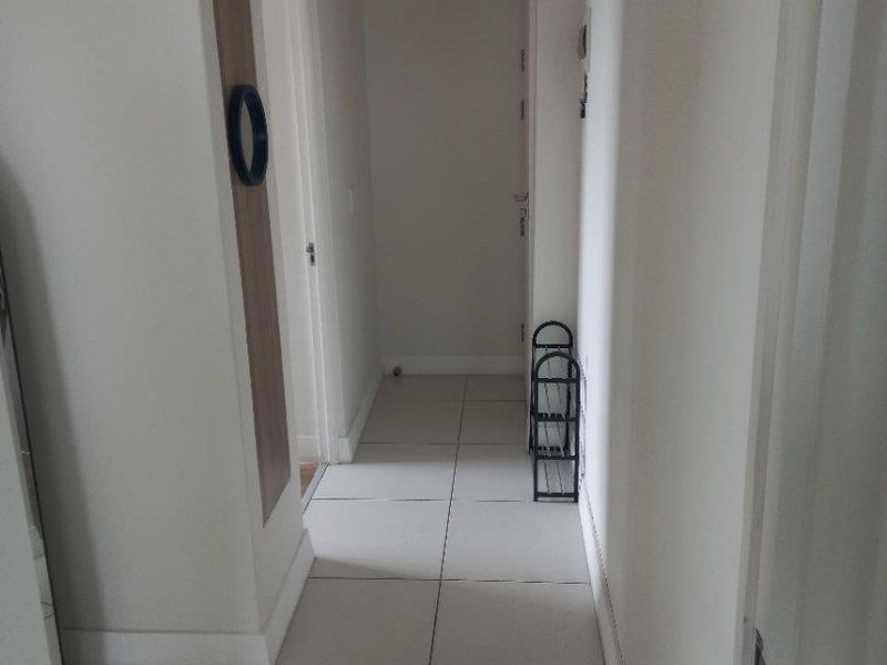 Easy living in the CBD, ideal for a young professional couple or 2 varsity students. - Photo 8