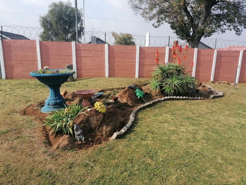Well-Maintained Character-Filled 3 Bedroom Family Home with Large Garden for Sale in Dinwiddie, Germiston - Photo 1