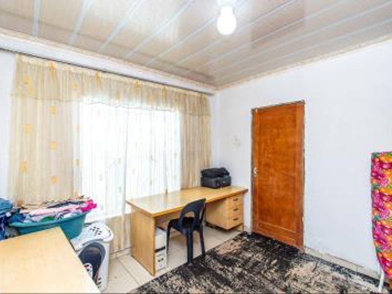 Lovely 3 Bedroom Family Home for Sale - Photo 9