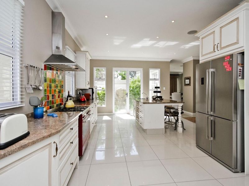 Elegance and sophistication abound in this grand Bryanston home. - Photo 6