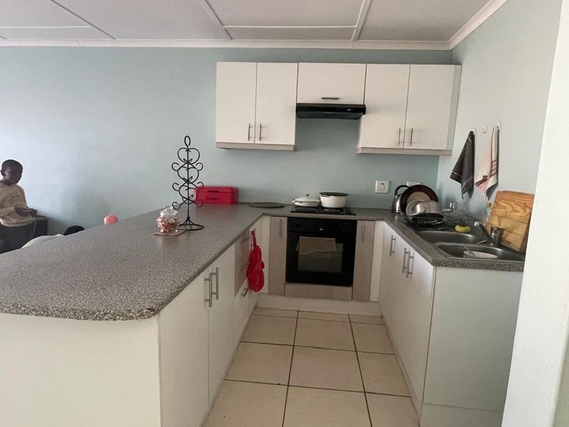 "Charming 2-Bedroom Home with Balcony BBQ - Only N$665,000!" - Photo 2