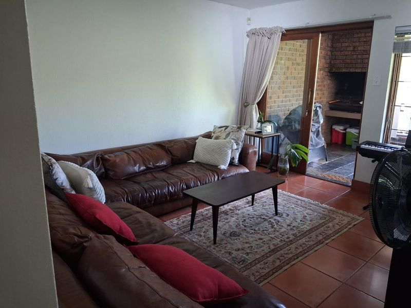 Two bedroom Unit for rent In Hillside Manor - Photo 9