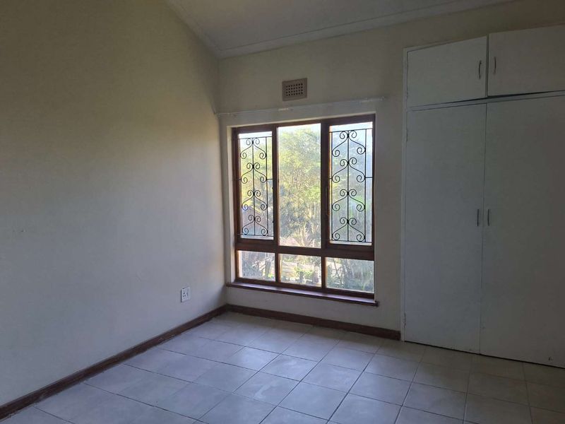 3 Bedroom house for Sale in Malvern , Queensburgh - Photo 6