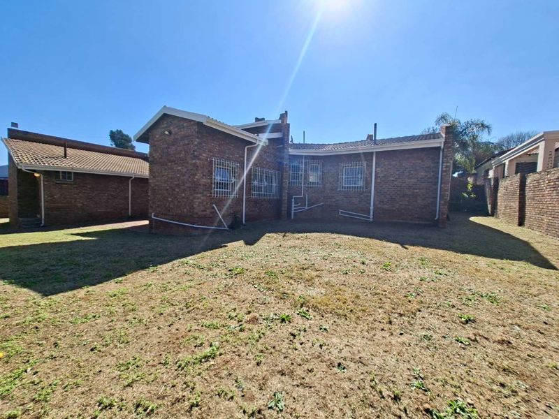 3 Bedroom/2 Bathroom Family Home - Photo 8
