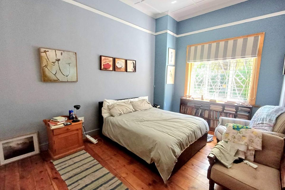 Charming 2 Bedroom Home with timeless features & modern touches - Photo 2