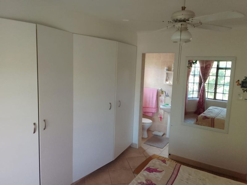 2-Bedroom Townhouse for Sale in Secure Complex – Manaba Beach, Margate - Photo 10